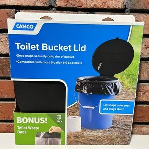 Camco Toilet Bucket Lid with Leak Proof Waste Bags for 5-Gallon Buckets